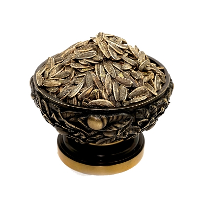 تصویر  تخمه آفتاب‌گردان دور سفید شور