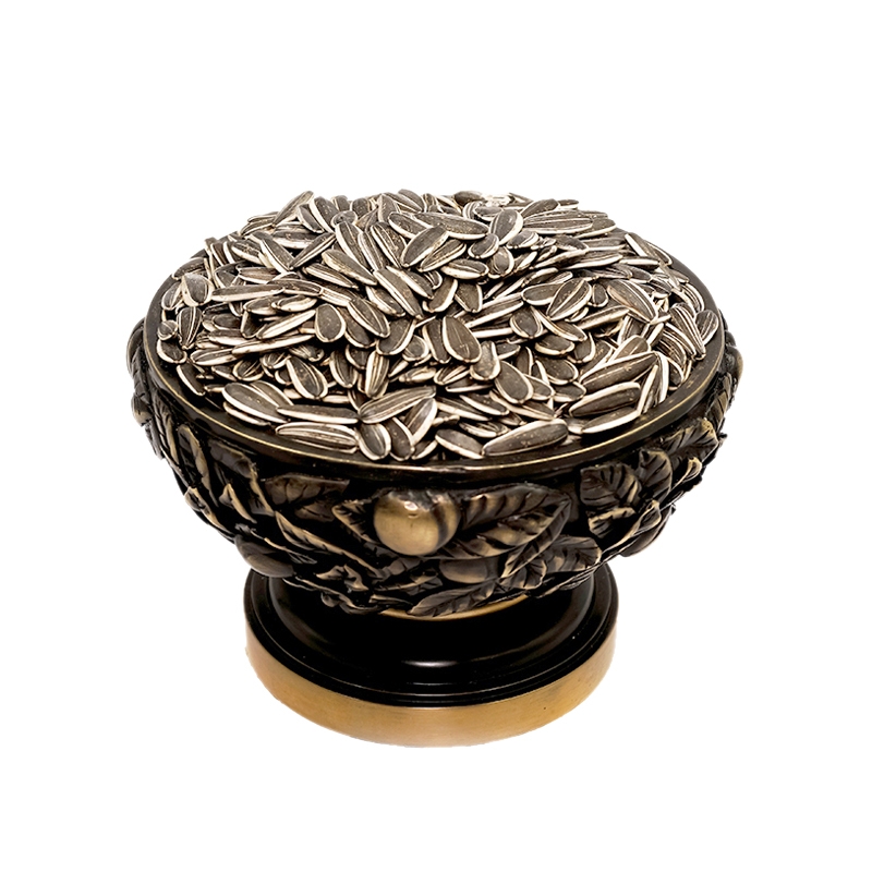 تصویر  آفتاب‌گردان دور سفید خام